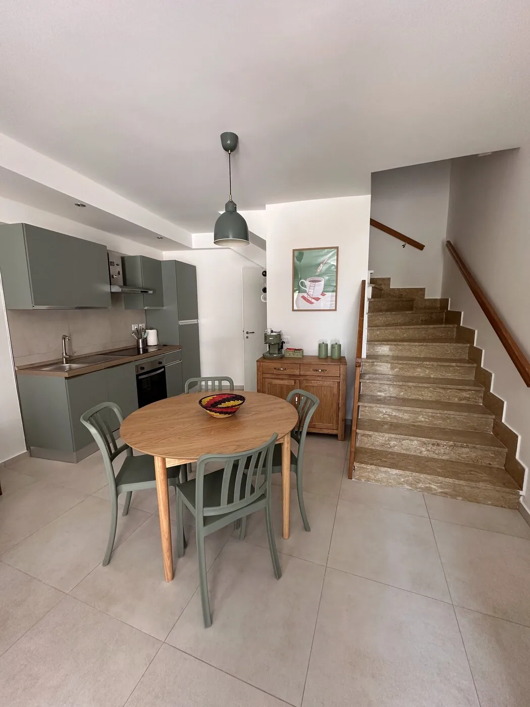 Casa Totò Ascea — cucina moderna con zona pranzo